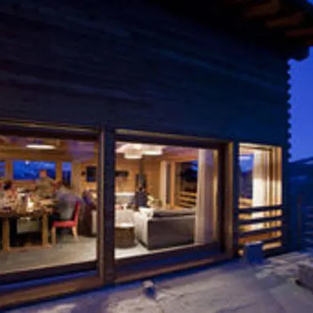 A Luxurious 12 Person Chalet With Superb View *