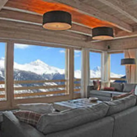 A Luxurious 12 Person Chalet With Superb View *