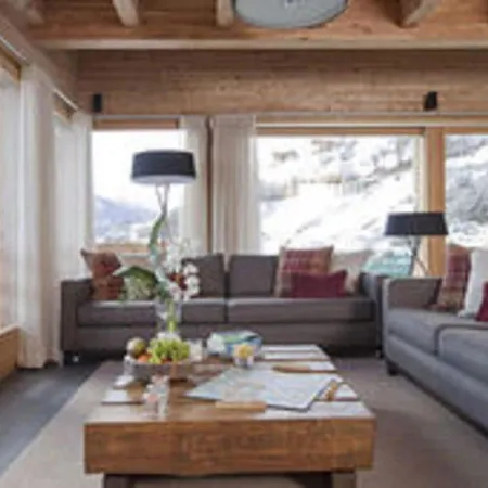 A Luxurious 12 Person Chalet With Superb View *